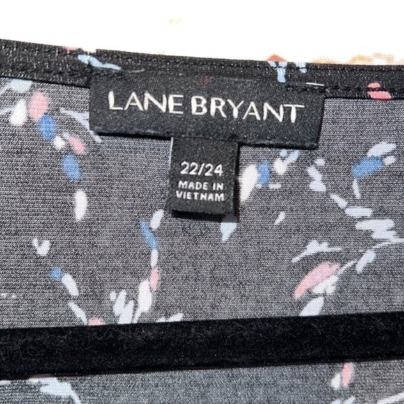 Lane Bryant short sleeve blouse pullover black floral 22/24 v neckline plus - Picture 2 of 9